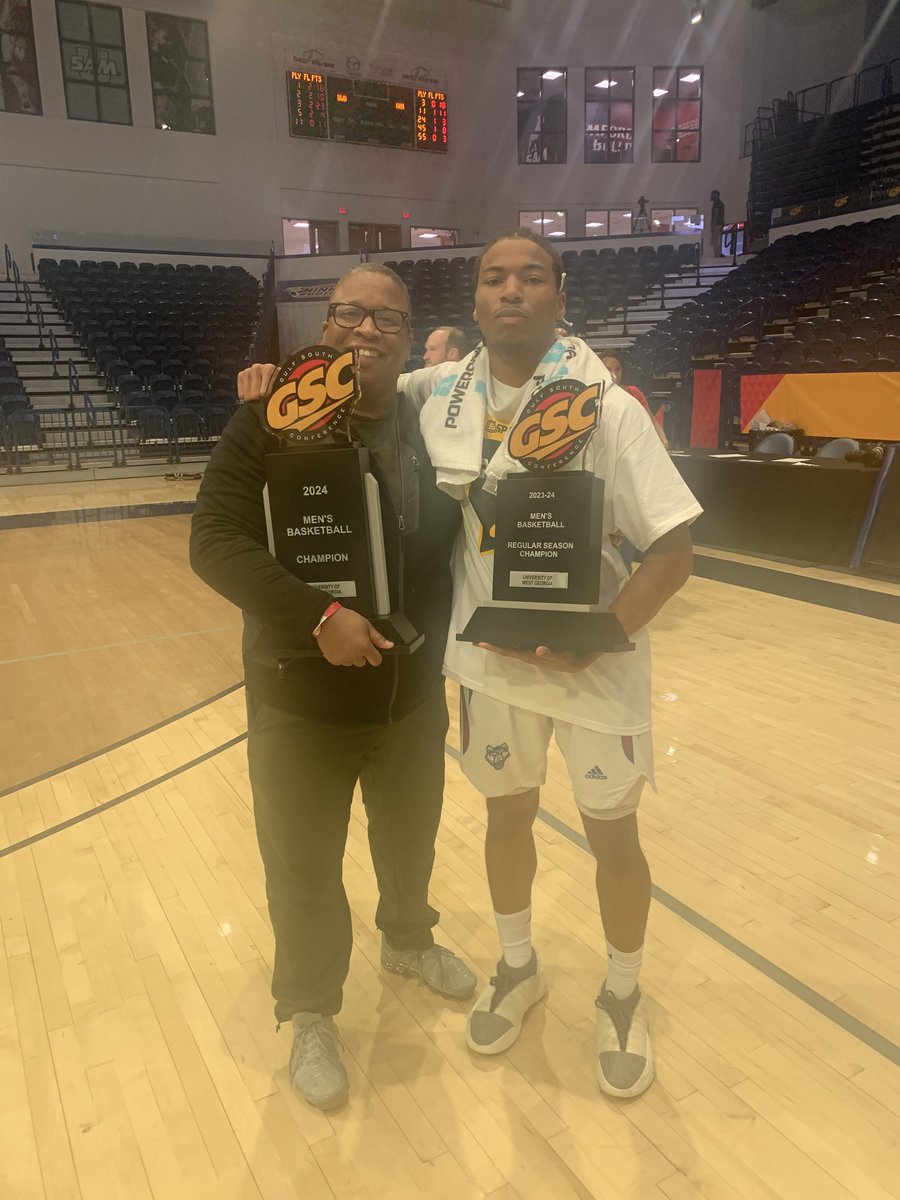 UWG_MBB's tweet image. Fathers teach us to lead, hustle, love 🙏🏀🐺
#HappyFathersDay2025 #WeAreOne