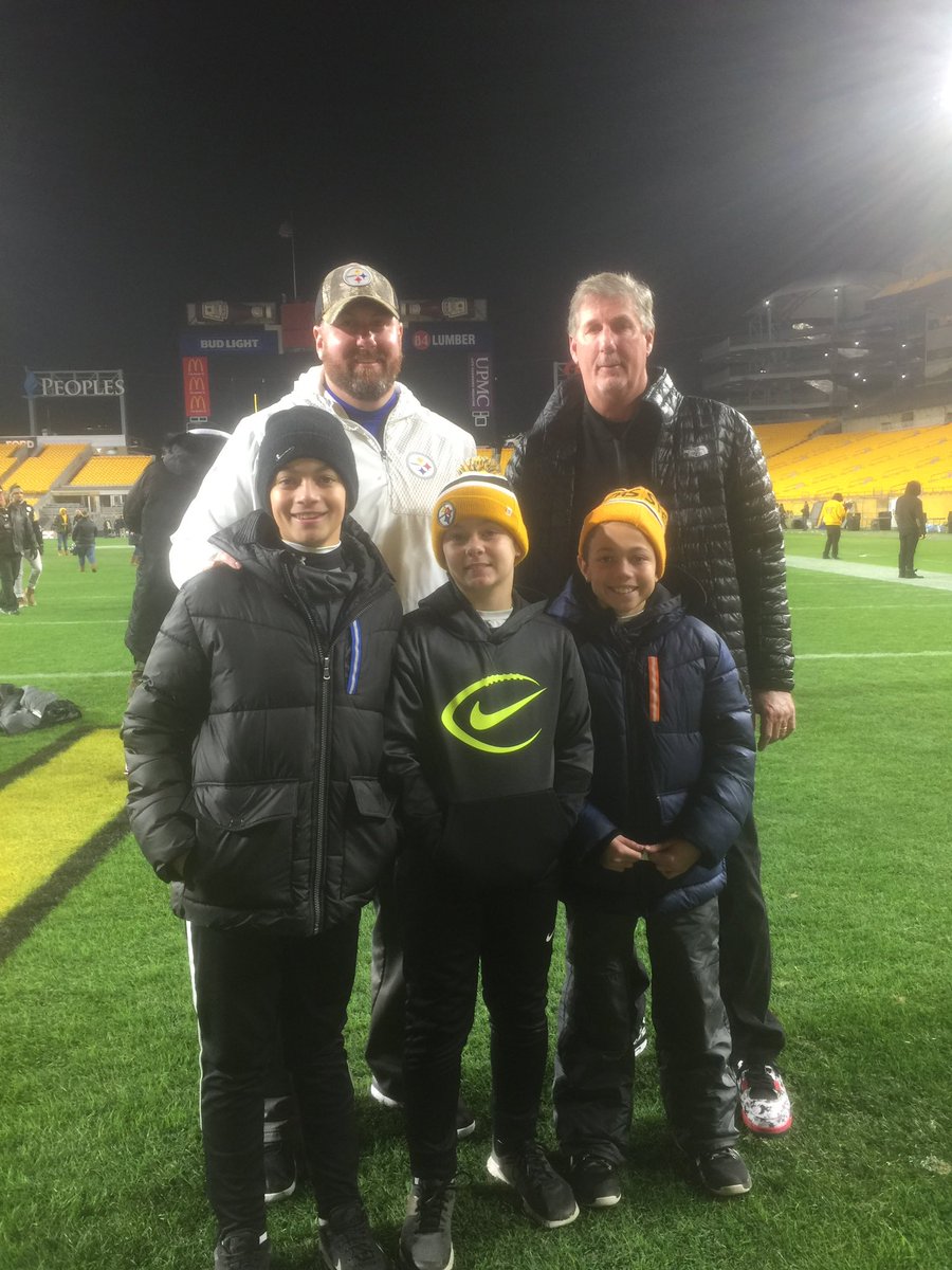 BlakeButler63's tweet image. Happy Father’s Day Pops! Thanks for always pointing me to Christ. Hope you enjoy a day full of playing golf, listening to the Eagles, and falling asleep in your recliner while watching the US Open!