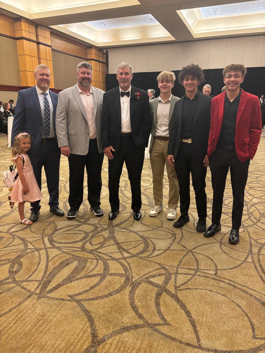 BlakeButler63's tweet image. Happy Father’s Day Pops! Thanks for always pointing me to Christ. Hope you enjoy a day full of playing golf, listening to the Eagles, and falling asleep in your recliner while watching the US Open!