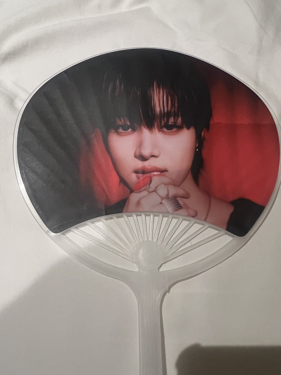 Lunejn's tweet photo. One core moment i had during today’s concert was during SC. No one was raising any banners yet but Euijoo was standing at our side so i raised this fan, he pointed at me and made a heart hand sign ㅜㅜthe only moment i did not record too. but it made my sleepless travel worth it https://t.co/6mvlZFCK60