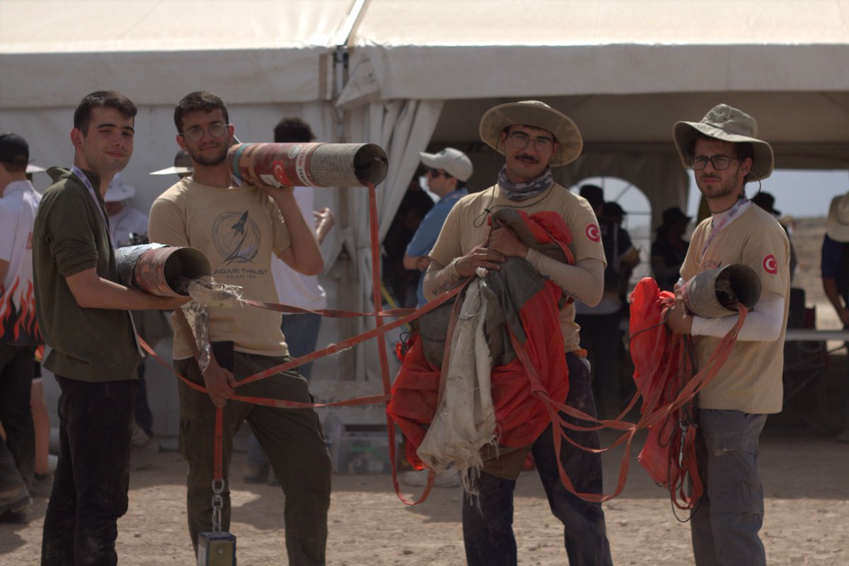 TOKATLI GENÇ DÜNYA İKİNCİSİ;
Tokat il Milli Eğitim Müdürlüğünden emekli Ahmet Ünlü kardeşimizin oğlu İTÜ Thrust Roket Takımı ile Dünya ikincisi olmuştur.
Ahmet Ünlü Kardeşimizin şahsında yeğenimizi tebrik ediyoruz. 
Başarıları daim olsun inşallah. 

Selam ve dua ile...