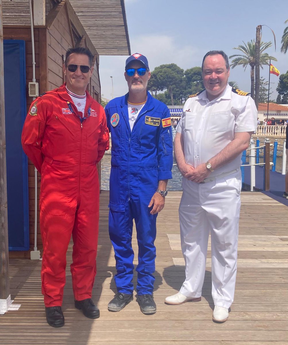 Enhorabuena al <a href="/EjercitoAire/">Ejército del Aire y del Espacio</a>! Excelente espectáculo aéreo Aire 25! Feliz aniversario 40 a la <a href="/patrullaguila/">Patrulla Águila</a>! Vinieron colegas europeos incluso los <a href="/rafredarrows/">Red Arrows</a> a la gran fiesta.
Congrats to 🇪🇸 on an excellent airshow to celebrate the Patrulla Águila 40th birthday.