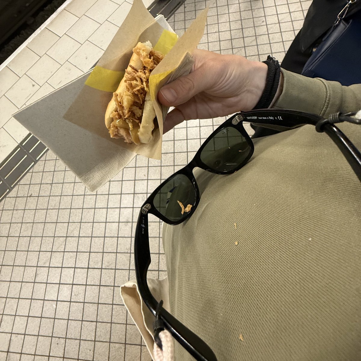 Jag var tveksam till senilsnöre till en början men när den gör att spilld lök fångas upp och ges en andra chans är det bara att lyfta på hatten.