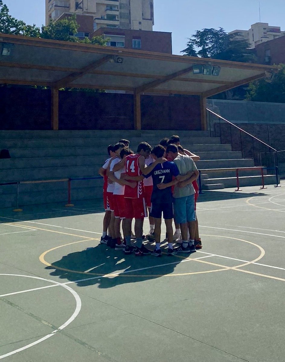 ⁦<a href="/BasketCbc/">Baloncesto Buen Consejo</a>⁩ TORNEO CABRINI 
nuestros cadetes de 1º año ponen punto y final a esta temporada en la que han sido capaces de sobreponerse a las adversidades, y no parar de crecer todos juntos, a disfrutar del verano y cargar pilas.
gracias a Cabrini por la invitación!!