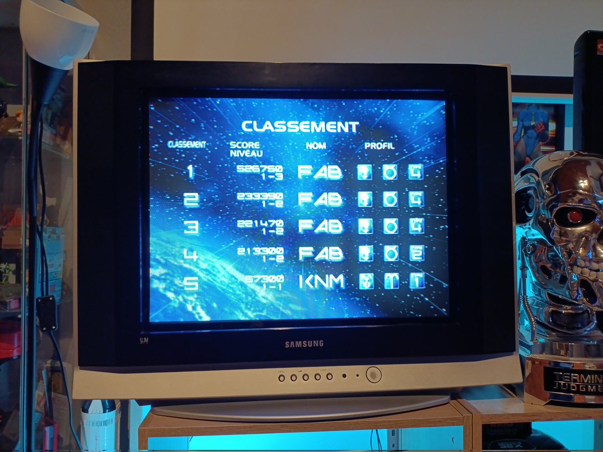 Bon, j'arrive au niveau 3 en un crédit. Ça avance. Mais au niveau 4, c'est trop chaud. 😳
#GradiusV