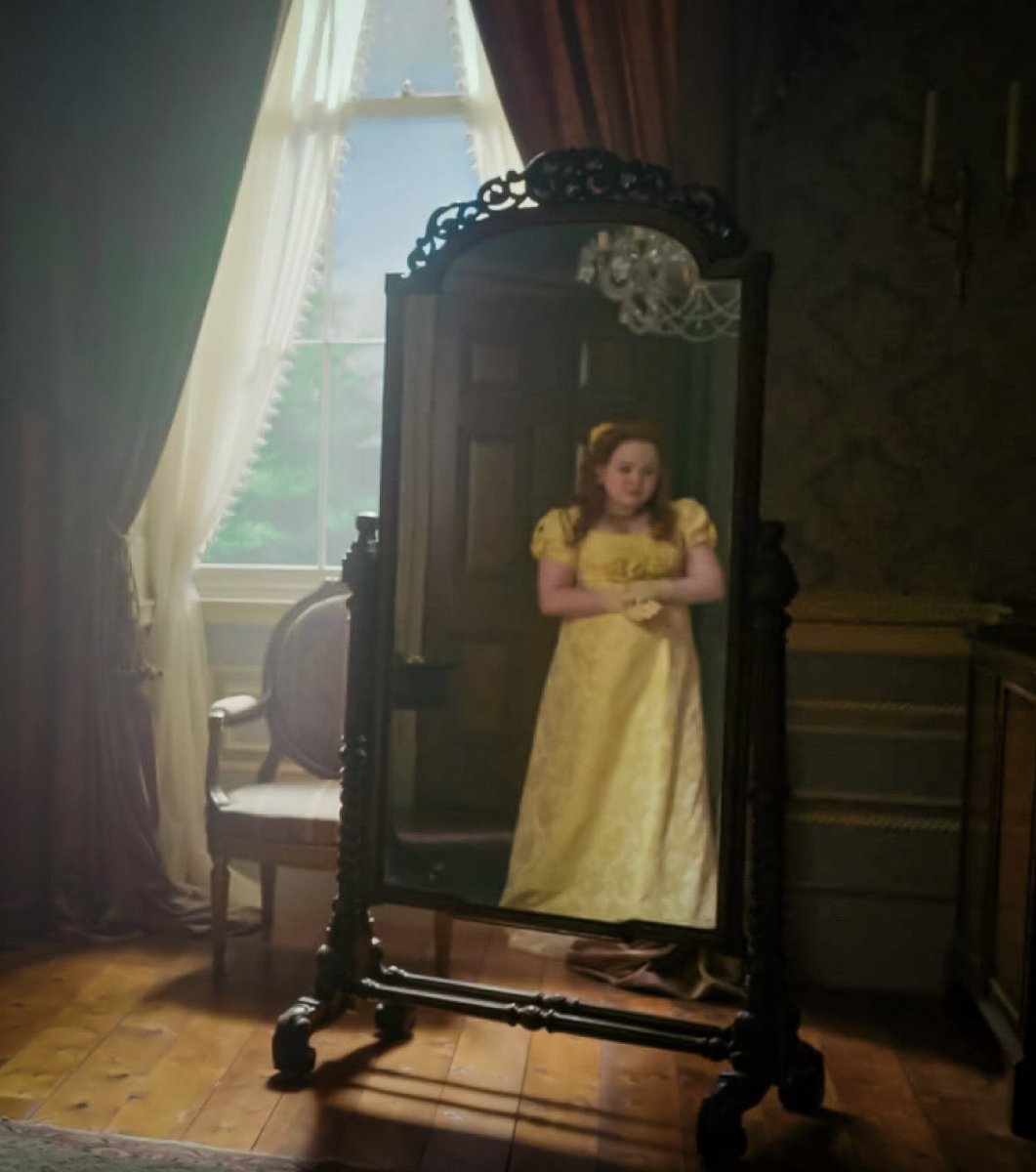 lauuuub's tweet photo. Season 2                                      Season 3 https://t.co/RMu4y9gQw8