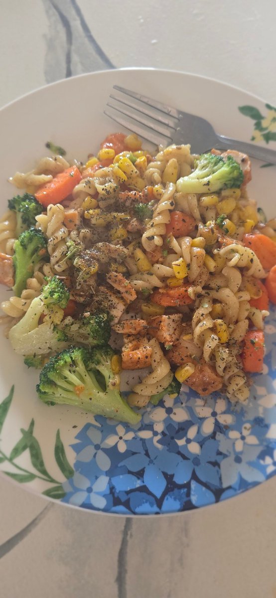 128drolekim's tweet photo. #FathersDay2025 lunch! 🍽 
#BoneAppleTea
#LunchIsServed https://t.co/SXiXSGDQKM