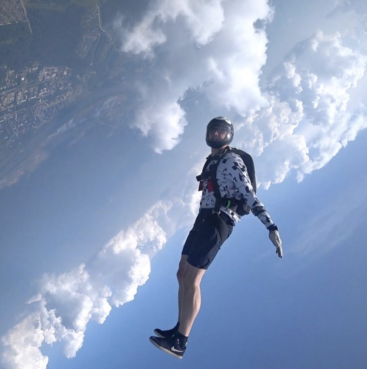 hr0nix's tweet image. A throwback from the old life. So many great weekends spent flying with friends.