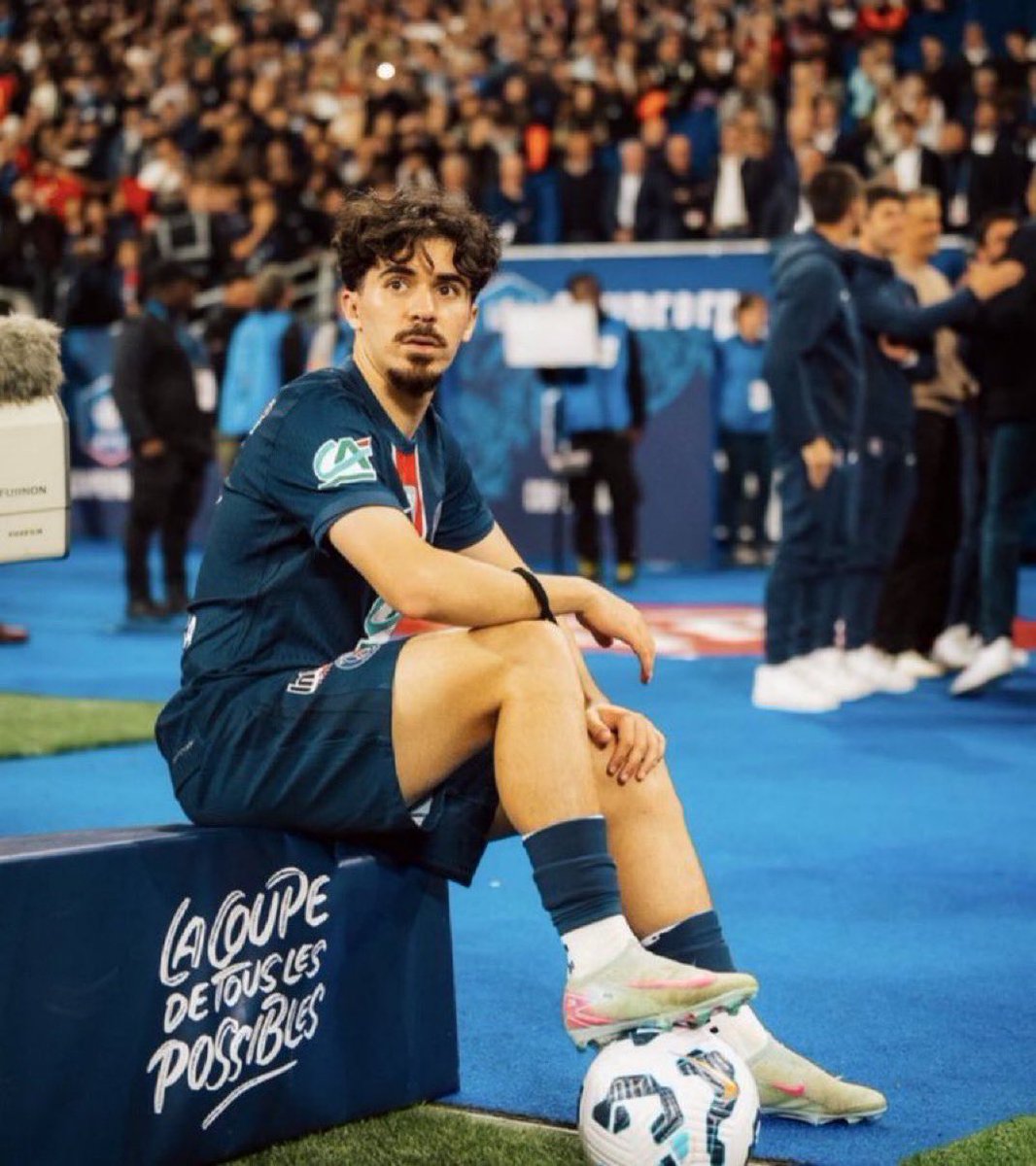 Pardon mais cette équipe est juste TROP FORTE… en phase de possession, en contre attaque, sur phase arrêtée… c’est un danger PERMANENT !!!

On est dans la quintessence du jeu souhaité par Luis Enrique (et tout ça sans Dembele) et c’est juste beau à voir