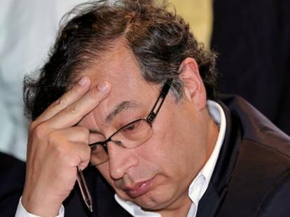 Petro a esta hora debe estar en una depresión ni la hp, no hay nada que le duela más a un autócrata que darse cuenta que perdió las calles y que el pueblo lo abandonó, este no es un día fácil para el.

El Petrismo está muerto y las mayorías recuperaremos este país.