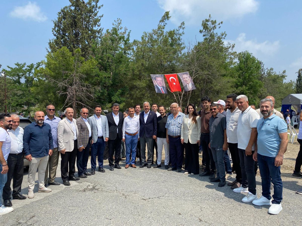 AK Parti Hatay (@akpartilhatay) on Twitter photo 📍Dörtyol
AK Parti Hatay Milletvekilimiz <a href="/kemalkarahanmv/">Kemal Karahan</a> ,Teşkilat üyelerimiz ve hemşehrilerimizle birlikte Yeşilköy ile Çaylı Mahallelerini birbirine bağlayan Şehitler Köprüsünün yenisinin yapımı için düzenlenen törende bir araya geldik.
Hayırlı uğurlu olsun. 📍Dörtyol
AK Parti Hatay Milletvekilimiz <a href="/kemalkarahanmv/">Kemal Karahan</a> ,Teşkilat üyelerimiz ve hemşehrilerimizle birlikte Yeşilköy ile Çaylı Mahallelerini birbirine bağlayan Şehitler Köprüsünün yenisinin yapımı için düzenlenen törende bir araya geldik.
Hayırlı uğurlu olsun.