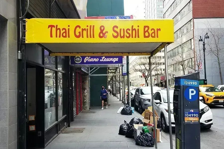 See this photo? 👇 

If your description of your target market is too vague &amp; too broad, basically, you are sending the same message. 

Not liking the idea of niching down in your biz? Let me help you overcome your objections with this post. bit.ly/4d1VPhp