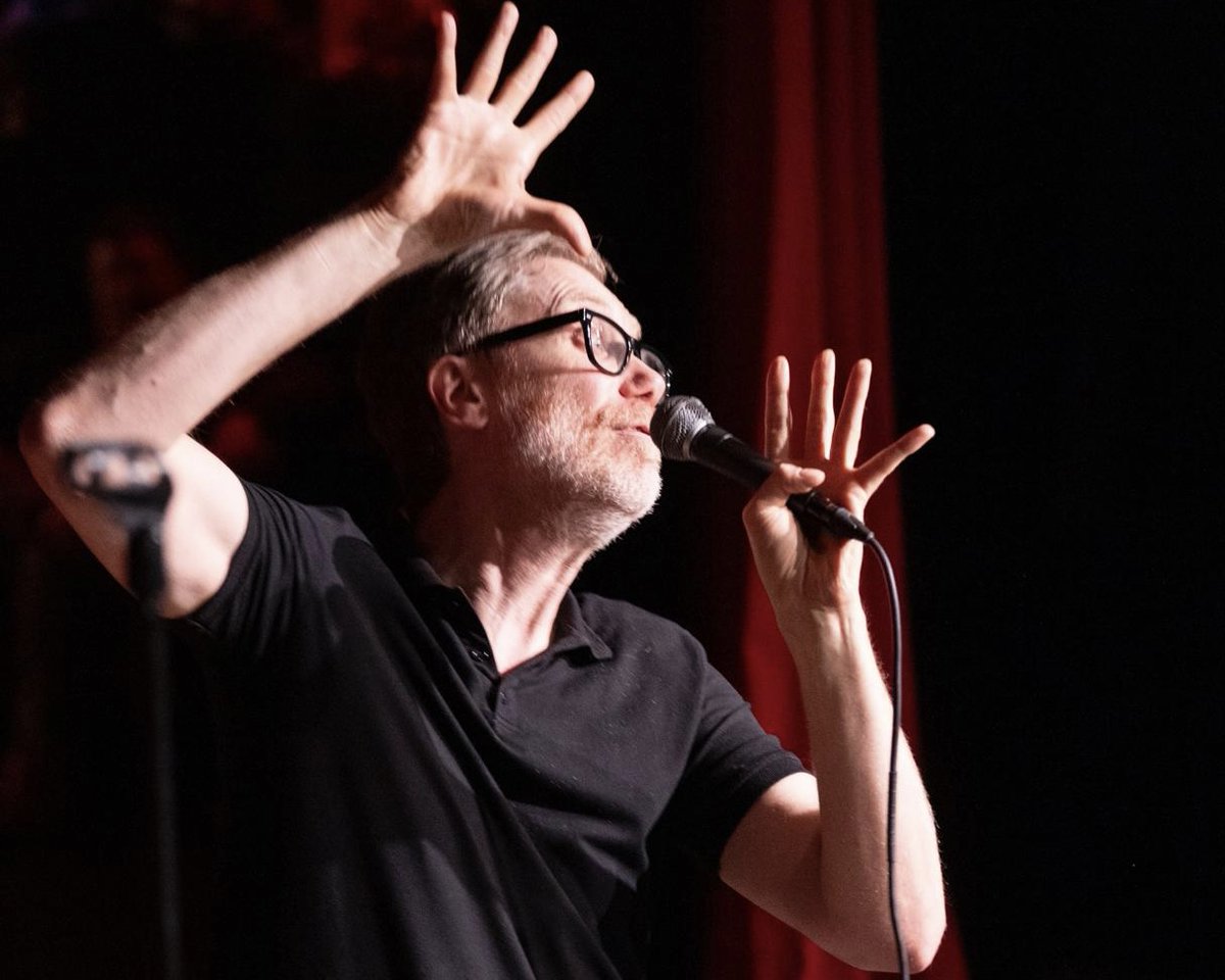 StephenMerchant's tweet image. More pics from two fun shows at the great @LargoLosAngeles, trying out new material alongside some fantastic comedians.
Photos: Tyler Ross