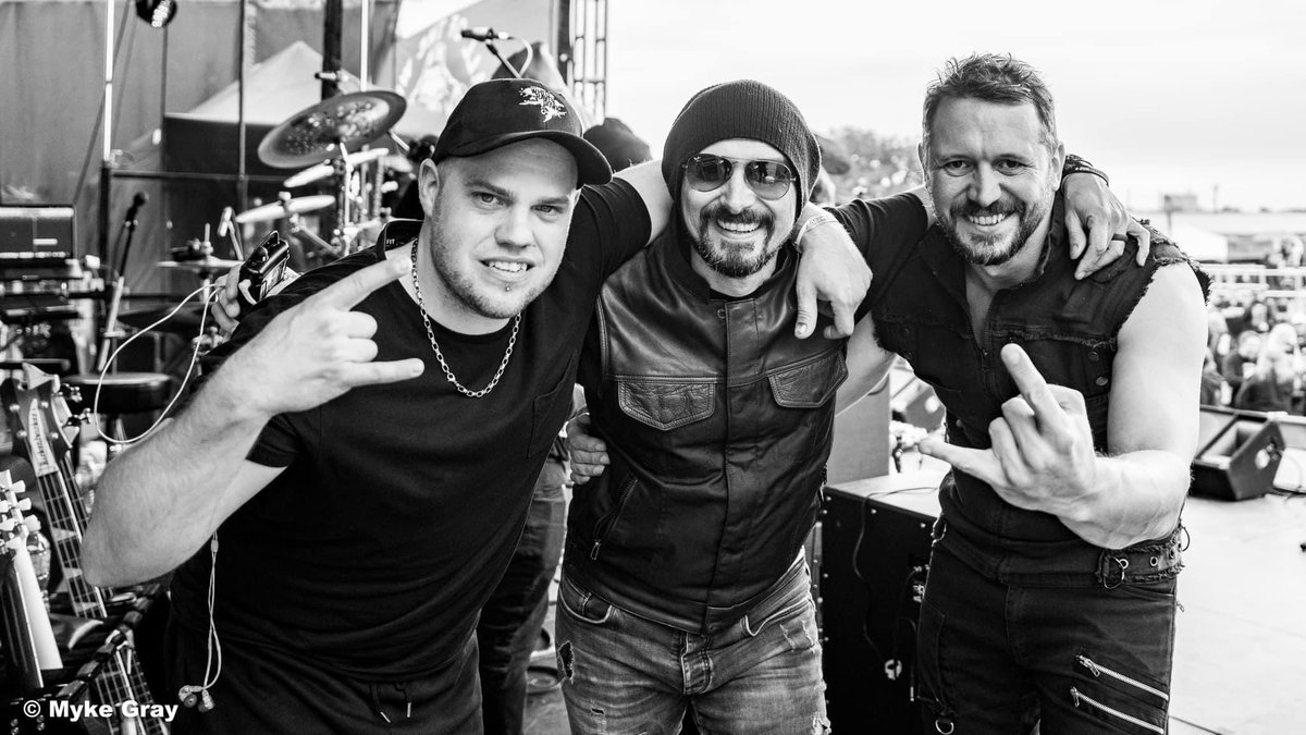 White Raven Down (@whiteravendown) on Twitter photo Happy Father’s Day to all those Dad’s out there who dote on their children… here are 3 fathers who work very hard, cherish their families and look up to their own Father’s still here, are afar or in spirit… 🖤🖤🖤
📸 - Myke Gray Photography Happy Father’s Day to all those Dad’s out there who dote on their children… here are 3 fathers who work very hard, cherish their families and look up to their own Father’s still here, are afar or in spirit… 🖤🖤🖤
📸 - Myke Gray Photography