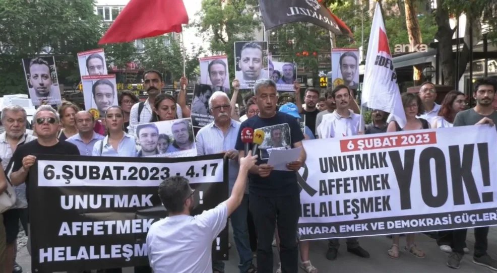 halkingucu_tv35's tweet photo. DEPREM SUÇLULARI CEZALANDIRILSIN!

6 Şubat 2023 depremlerinde katledilenlerin aileleri Ankara Kızılay'da eylem yaptı, “Sorumlular Yargılanana Kadar Susmayacağız” dedi.