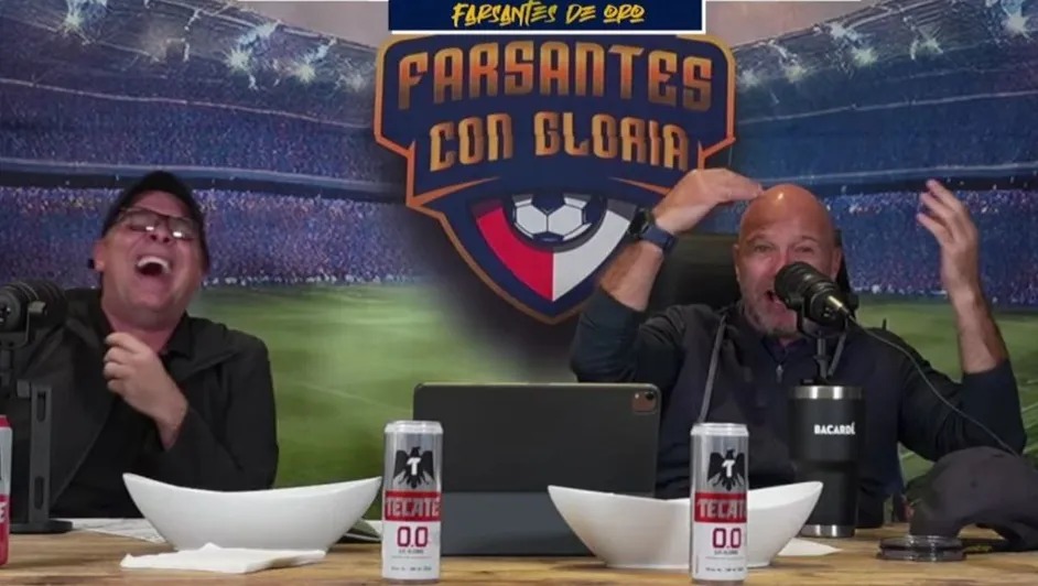 ⚽🌍 Martinoli y el Dr. García arrasan con su narración en YouTube

cadenapolitica.com/2025/06/15/mar…