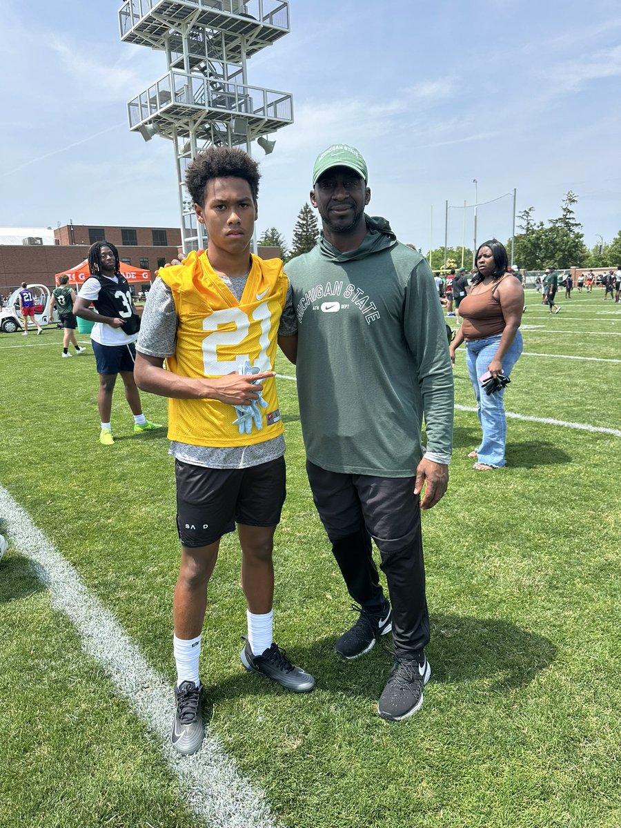 J2_island1's tweet image. Had great camp today @MSU_Football got learn a lot and compete. It was great meeting the staff and working with DB coach @DBcoachadams . Looking forward to the future. Thank you for the opportunity #GoSpartans
@Dwood_trey5 @SCSharkFootball @Zinn68 @PrepRedzoneNext
