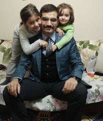 Senin çocuklarını babasız bırakanların ocağı sönsün

 iki Cihanda da gün yüzü görmesinler

#SinanAteşİçinAdalet