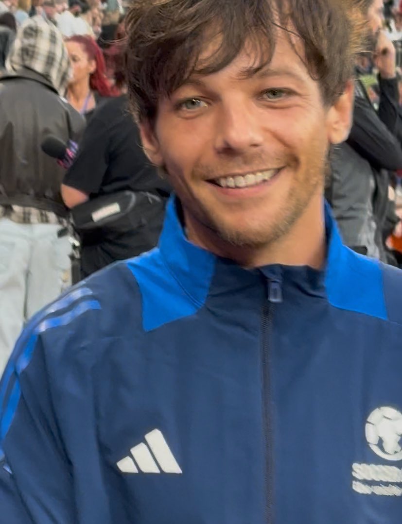 ً (@louisarchlve) on Twitter photo 