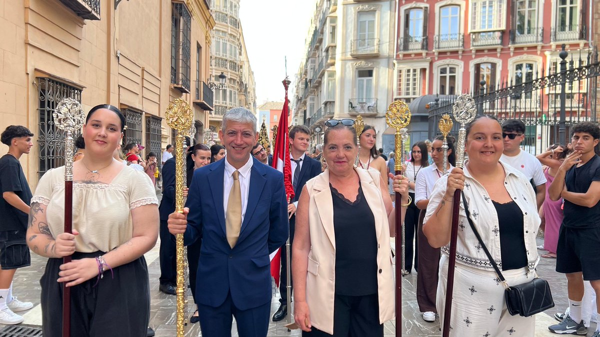 |PROTOCOLO| En la tarde de hoy,  acompañamos a nuestros hermanos de <a href="/PatronosMalaga/">Patronos de Málaga</a>, en su salida en honor a los Santos Patronos Ciriaco y Paula, por la calles del centro de Málaga.

#CofradiasMLG #VisperasMLG #LuzyMar #BarriodeSanAndres