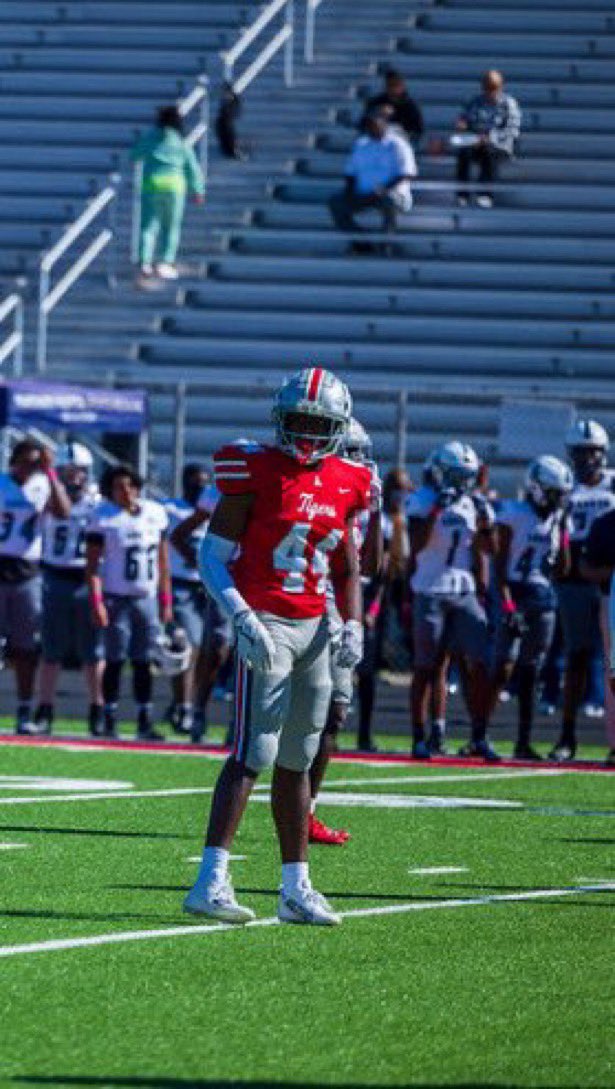 June 15 is here!!
Ready to build more and new relationships with coaches!
6'0 205lb
C/O 2027 Versatile Linebacker
4.6 40
📲DM's are open!!!
📩: jrahoilett@att.net