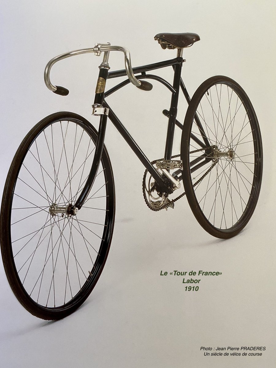 cryptosaurae's tweet photo. @GeoTales_ @LeTour Avec ce vélo tout carbone, selle modulable, dérailleur électrique....🥴 https://t.co/Qi86VLjpP7