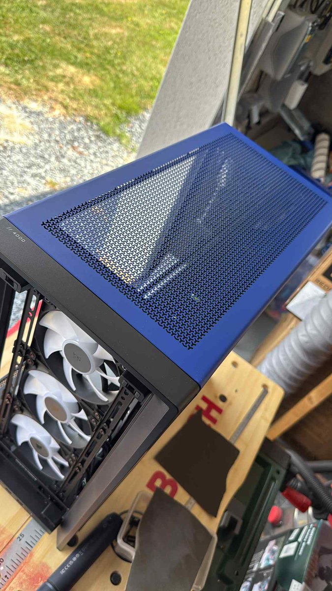 Phenom Design & Photography (@phenomgreg) on Twitter photo 🎨 Premier test couleur sur ce boîtier <a href="/CORSAIR/">CORSAIR</a> <a href="/CORSAIRFRA/">CORSAIR France</a>… et franchement, ce bleu lui va comme un gant 💙Parfait pour coller au thème <a href="/IntelFrance/">Intel France</a> 🔵Vous en pensez quoi ? On valide ce bleu pour la suite du projet ? 👇
#Modding #PCBuild #Corsair #Intel #CustomPC #BlueVibes 🎨 Premier test couleur sur ce boîtier <a href="/CORSAIR/">CORSAIR</a> <a href="/CORSAIRFRA/">CORSAIR France</a>… et franchement, ce bleu lui va comme un gant 💙Parfait pour coller au thème <a href="/IntelFrance/">Intel France</a> 🔵Vous en pensez quoi ? On valide ce bleu pour la suite du projet ? 👇
#Modding #PCBuild #Corsair #Intel #CustomPC #BlueVibes