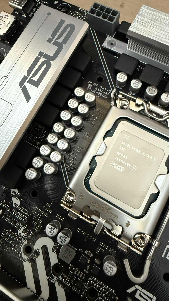Phenom Design & Photography (@phenomgreg) on Twitter photo On complète la prochaine config avec une carte mère signée <a href="/AsusFrance/">ASUS France</a>, le tout avec simplicité et un joli ventirad stock <a href="/IntelFrance/">Intel France</a> 🔧
Une config accessible, mais qui en a clairement sous le capot 💪
#Intel #ASUS #PCBuild #Modding #BudgetBuild #Tech On complète la prochaine config avec une carte mère signée <a href="/AsusFrance/">ASUS France</a>, le tout avec simplicité et un joli ventirad stock <a href="/IntelFrance/">Intel France</a> 🔧
Une config accessible, mais qui en a clairement sous le capot 💪
#Intel #ASUS #PCBuild #Modding #BudgetBuild #Tech