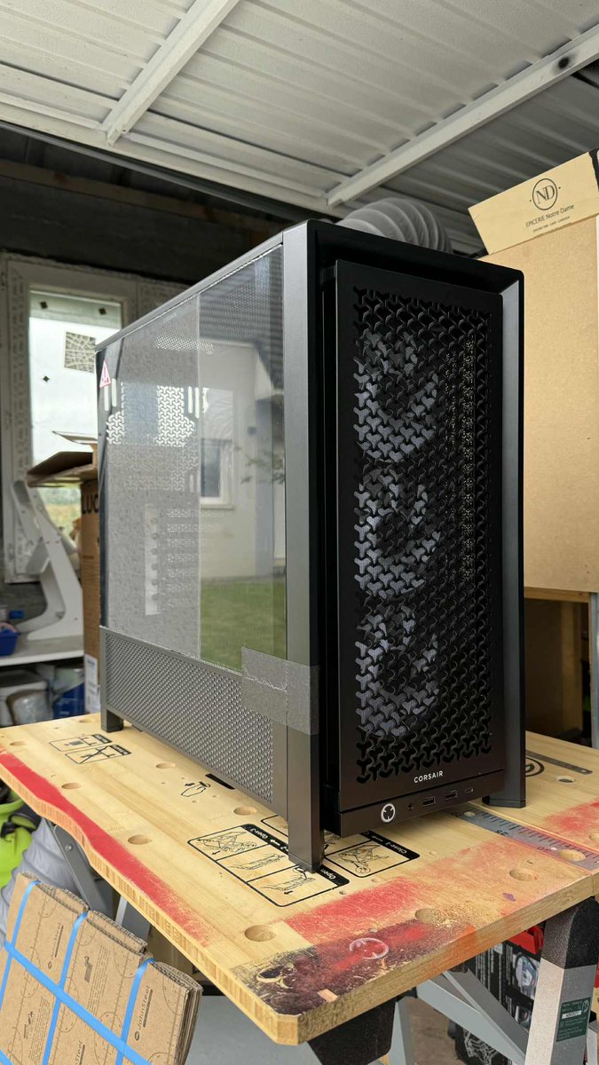 Ce boîtier, c’est clairement mon chouchou 😍

<a href="/CORSAIR/">CORSAIR</a> <a href="/CORSAIRFRA/">CORSAIR France</a> Frame 4000D !

🔹 Polyvalent
🔹 Facile à démonter
🔹 Ultra customisable
🔹 Compatible avec plein de configs

Et en plus… c’est quali de ouf 🔥
#PCBuild #Modding #BoîtierPC #Setup #TechLovers