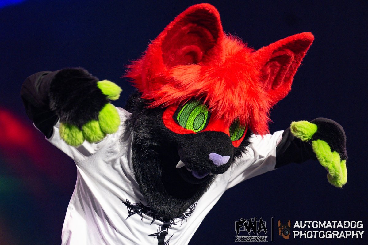 Shayde at the FWA fursuit dance competition

🦇: <a href="/shaydestuckk/">Shayde❓</a>
🪡: <a href="/candyciqarettes/">Pintra 🔜 AC, GFM</a> / <a href="/FrostyWuffs/">WASABI🌱</a> 

#Furry #Fursuit #FWA #FWA25