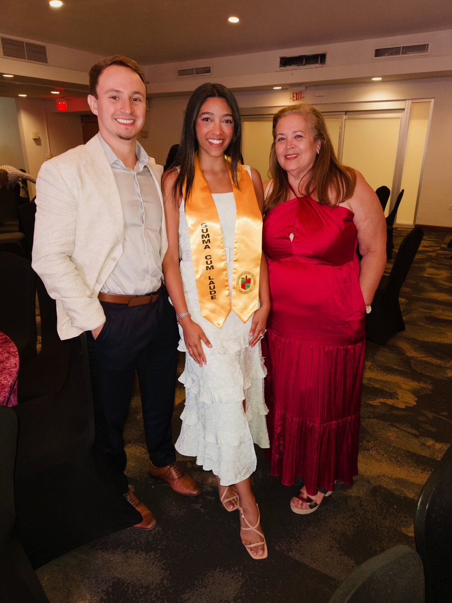 JoanNeptuneMed's tweet photo. Honor Roll Night ✨ Grateful for the recognition, but even more grateful for the family and friends who lifted me through every challenge. #MedSchool #HonorRoll #Gratitude https://t.co/SBZaIM9fxb