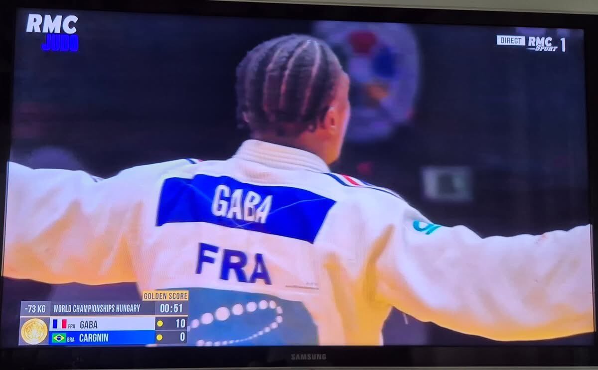 🥇 Félicitations à Joan Benjamin GABA, champion du monde ! 🥋
Il est de surcroît le premier Français sacré champion du monde dans sa catégorie.
Un immense bravo à lui, au Judo Club Chilly-Mazarin Morangis et à tous ceux qui l’accompagnent ! 👏🇫🇷🥇