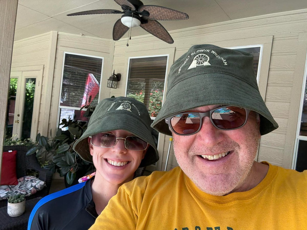 What do you use to protect yourself in a sundrenched Texas. One of our bucket hats of course. Get yours delivered accross the world here.....
wrexham-miners-project.sumupstore.com/product/cord-b…