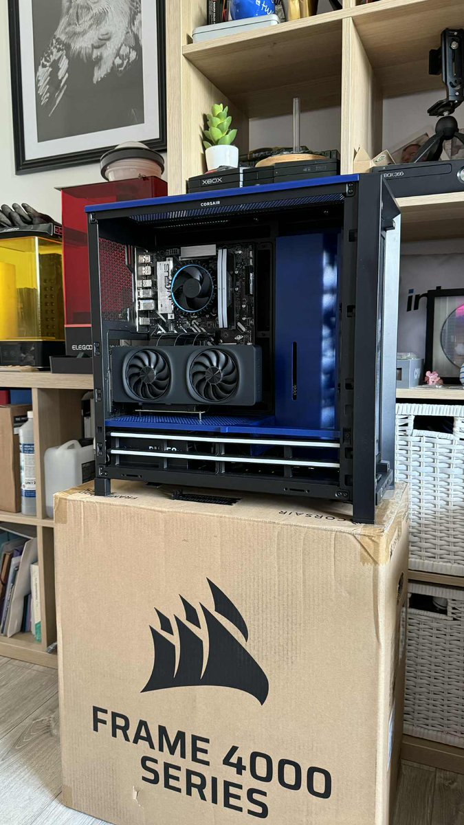 On est sur une peinture intégrale du boîtier 🎨

Il ne reste plus qu’à ajouter les détails !

Le système LED est presque prêt… ça avance bien ! 🔧✨
#Modding #PCBuild #CustomPC #RGB #WorkInProgress