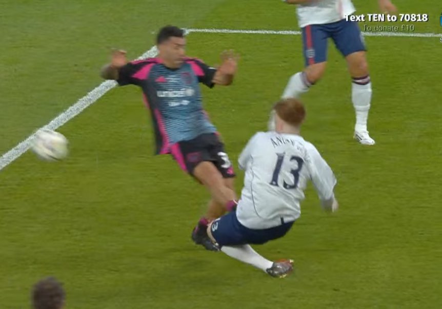 GingeUpdates's tweet photo. 🚨| AngryGinge smashes into Carlos Tevez to accomplish the dreams of every Manchester United fan 😭😭 https://t.co/ZEmw6SaUpf