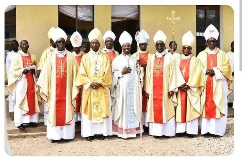 Kubw'amahoro menshi na demokarasi yamaze gutsimbatara ivuye kure,abantu barashikiriza ivyiyumviro vyabo.Ivyo vyose ni ukubera <a href="/CnddFdd/">CNDD-FDD</a>.
Ariko vyari vyiza ko umwe wese amenya aho atangurira n'aho ahereza kubw'ineza ya bose kuko siko vyahoze. <a href="/IntumwaNews/">Intumwa Burundi</a> <a href="/RTNBurundi/">RTNB</a> <a href="/R_Ndikuriyo/">Ndikuriyo Révérien</a>