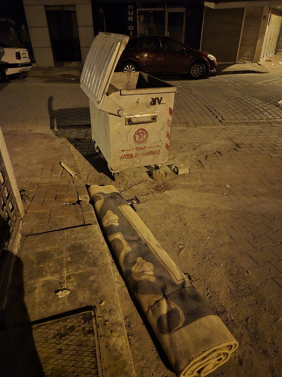 Emel sayını çöpe atmışlar