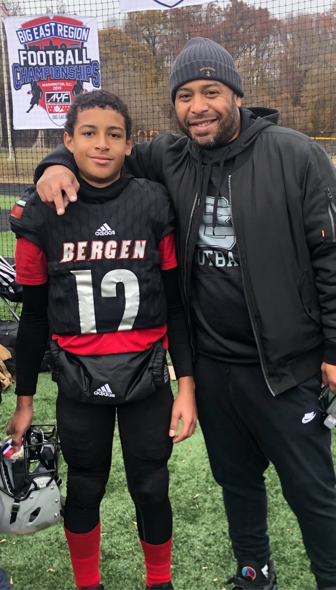 Staircase2Stage's tweet image. Young blood on his way to college soon.  Proud pops, keep grinding son.