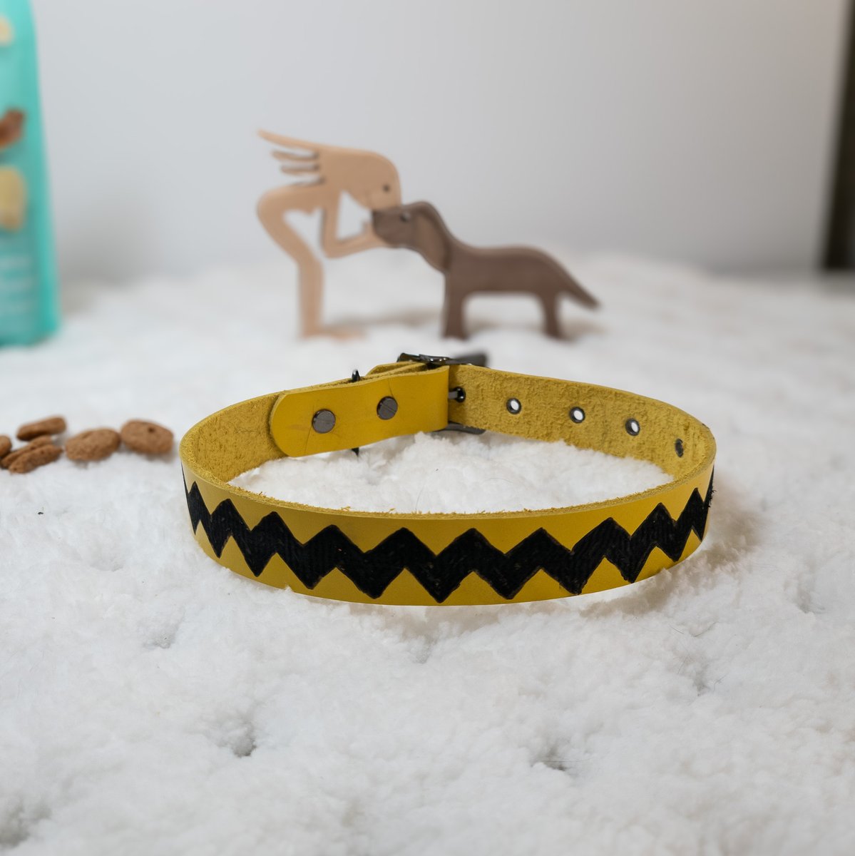 Madebymurph.net is ready to accept dog collar orders. You can choose a custom order or one we designed. Leather and hardware colors are almost always your choice.
Remember that $5 from every collar is given back to @lolapatolla for the rescue pups!