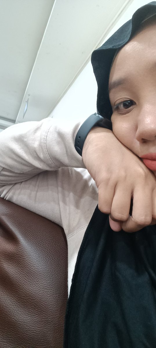 oeeka's tweet photo. Ternyata di RS ini tu sejak 2016 tu aku baru berobat lg sekarang wkwk eh sekalinya dateng dirawat ya buu...oh jelas tidak bisa dok, bisa runyam dunia 🤣 https://t.co/eoisfPwPQi