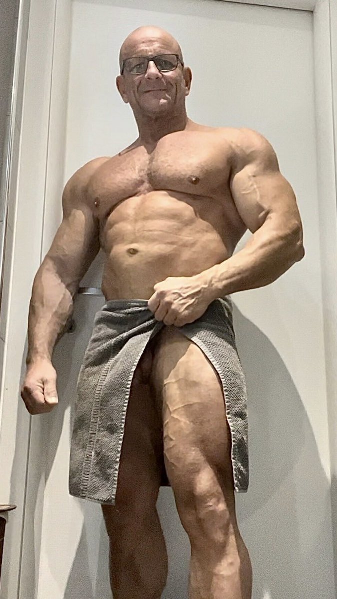 The towel doesn't wrap me completely 🧖🏼‍♂️