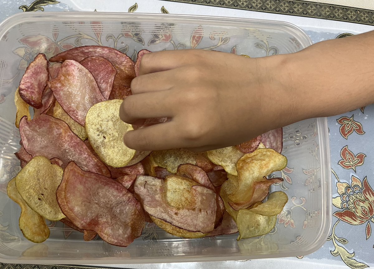 大量にじゃがいもを頂いたのでポテチを作ったよ。子供が爆速でじゃがいもを消費するぞ！