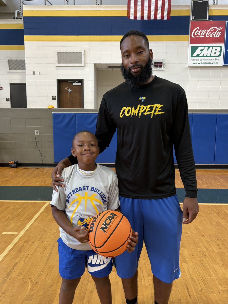 MrsRaymond24's tweet image. Happy Father’s Day to the absolute best!!💙@CoachRaymond23