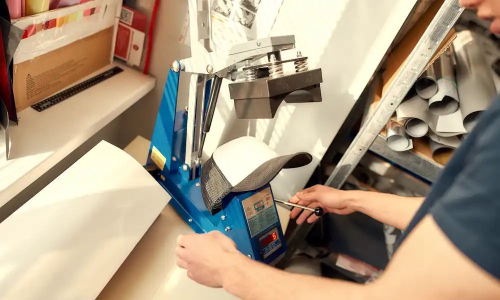 buff.ly/tWCR8Oc Businesses often use branded apparel like hoodies, tees, caps, and hi-vis jackets for customer giveaways or employee uniforms. This article presents the various ways you can add branding to clothing.  #BrandedApparel #BusinessStyle