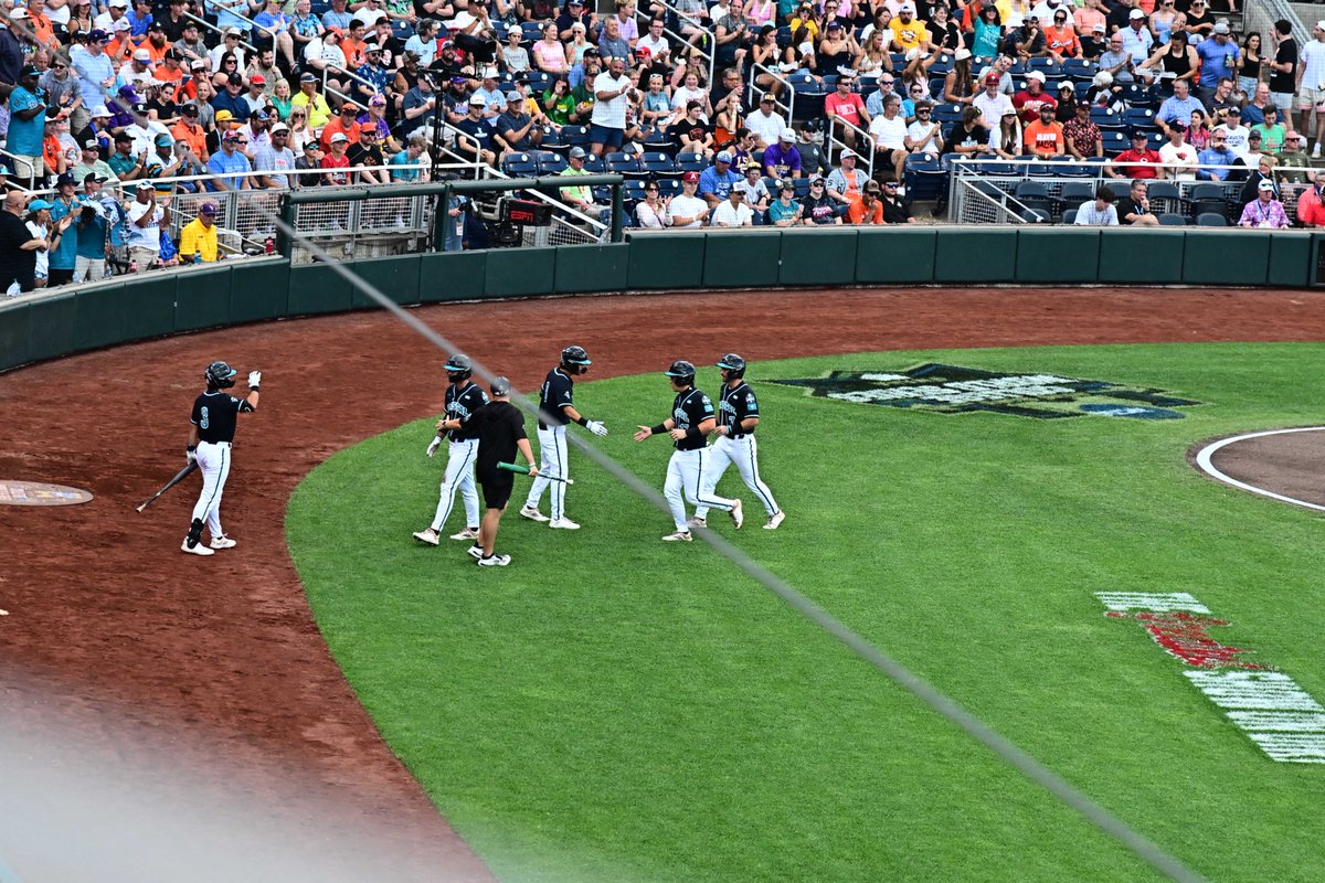 CoastalBaseball's tweet photo. M8: Coastal 6, OSU 1

With the lead heading to the plate

#ChantsUp I #Selfless https://t.co/mjgoUNNn73