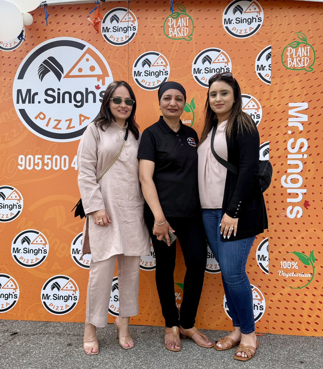 JasSandhuCPC's tweet photo. Congratulations to Mr. Singh’s Pizza on the grand opening of their Castlemore and McVean location.  Looking forward to next one. https://t.co/hQnHuPkiJz