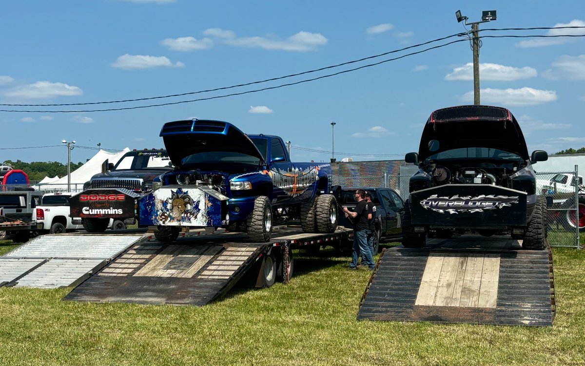 Dgsuperpull's tweet image. Massive turnout of iron this past weekend at #SUPERPULL25 here’s a few pics in the pits. 
 #fathersdayweekend