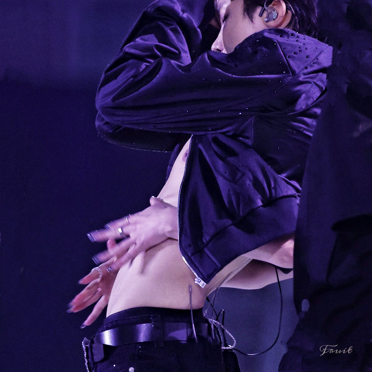 Hopefruitonmoon's tweet photo. 250614 HOPE ON THE STAGE WAIST 😶‍🌫️

#jhope #제이홉 #정호석 #ジェイホープ  
#BTS #郑号锡 #鄭號錫 #BTSARMY #HOPE_ON_THE_STAGE_TOUR_FINAL https://t.co/rPhdyIVCDX