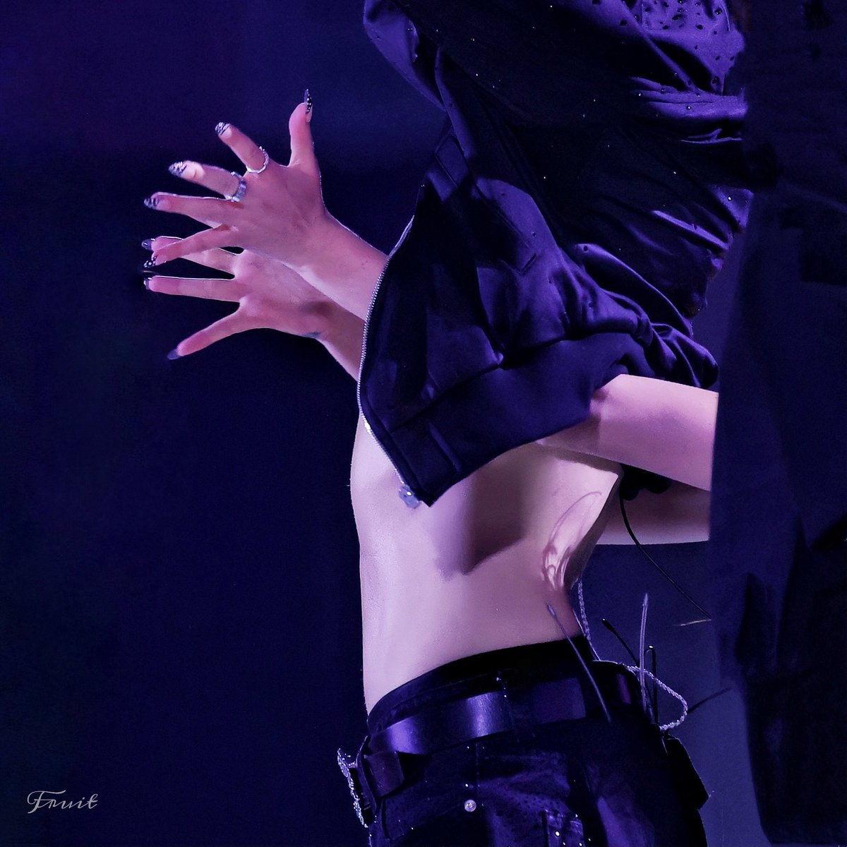 Hopefruitonmoon's tweet photo. 250614 HOPE ON THE STAGE WAIST 😶‍🌫️

#jhope #제이홉 #정호석 #ジェイホープ  
#BTS #郑号锡 #鄭號錫 #BTSARMY #HOPE_ON_THE_STAGE_TOUR_FINAL https://t.co/rPhdyIVCDX