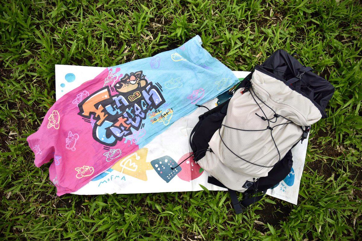 Boovy2012's tweet photo. どうしてもポップになってしまう…と、言うよりしてしまう。これには深そうで深くもない理由があるんです♪
ほっかぶりをすると左右でカラーが変わる手ぬぐいです👇かみんぐちゅーーーん
#FunOutbreakLv3
#準備中 https://t.co/WwL803B7oa